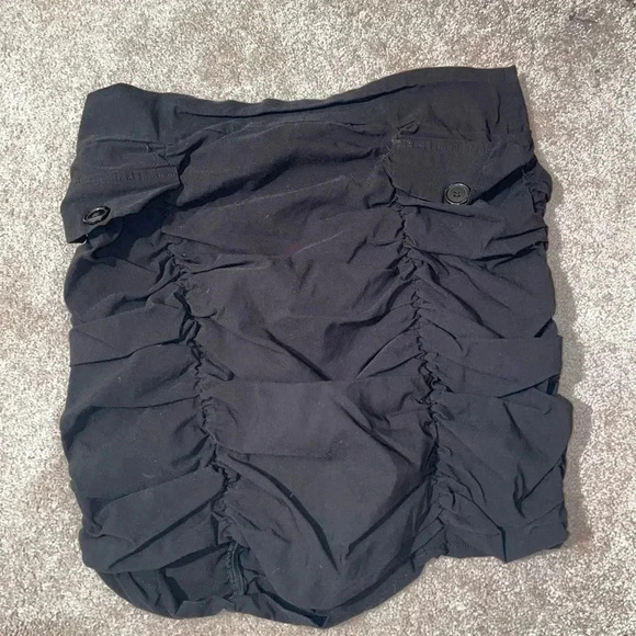 BLACK VALIA HIGH WAIST SHIRRED MINI SKIRT WITH FRONT FACING POCKETS 1x - Picture 5 of 15
